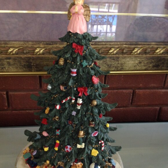 Resin Decorated Christmas Tree - Picture 1 of 3